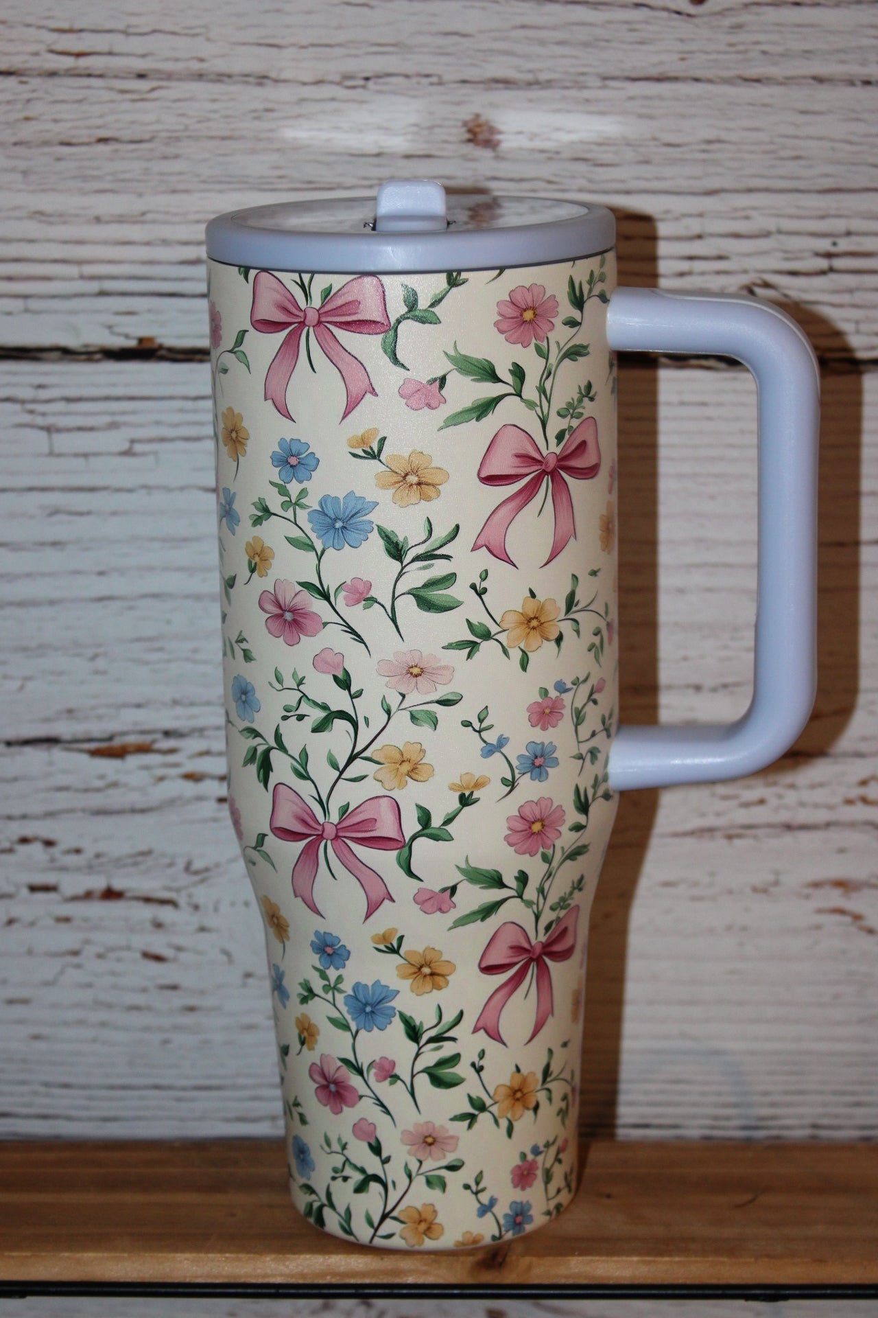 Floral Bows 40 Oz Flip Top Spill Proof Tumbler